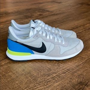 Nike Internationalist Sneaker - Size 8